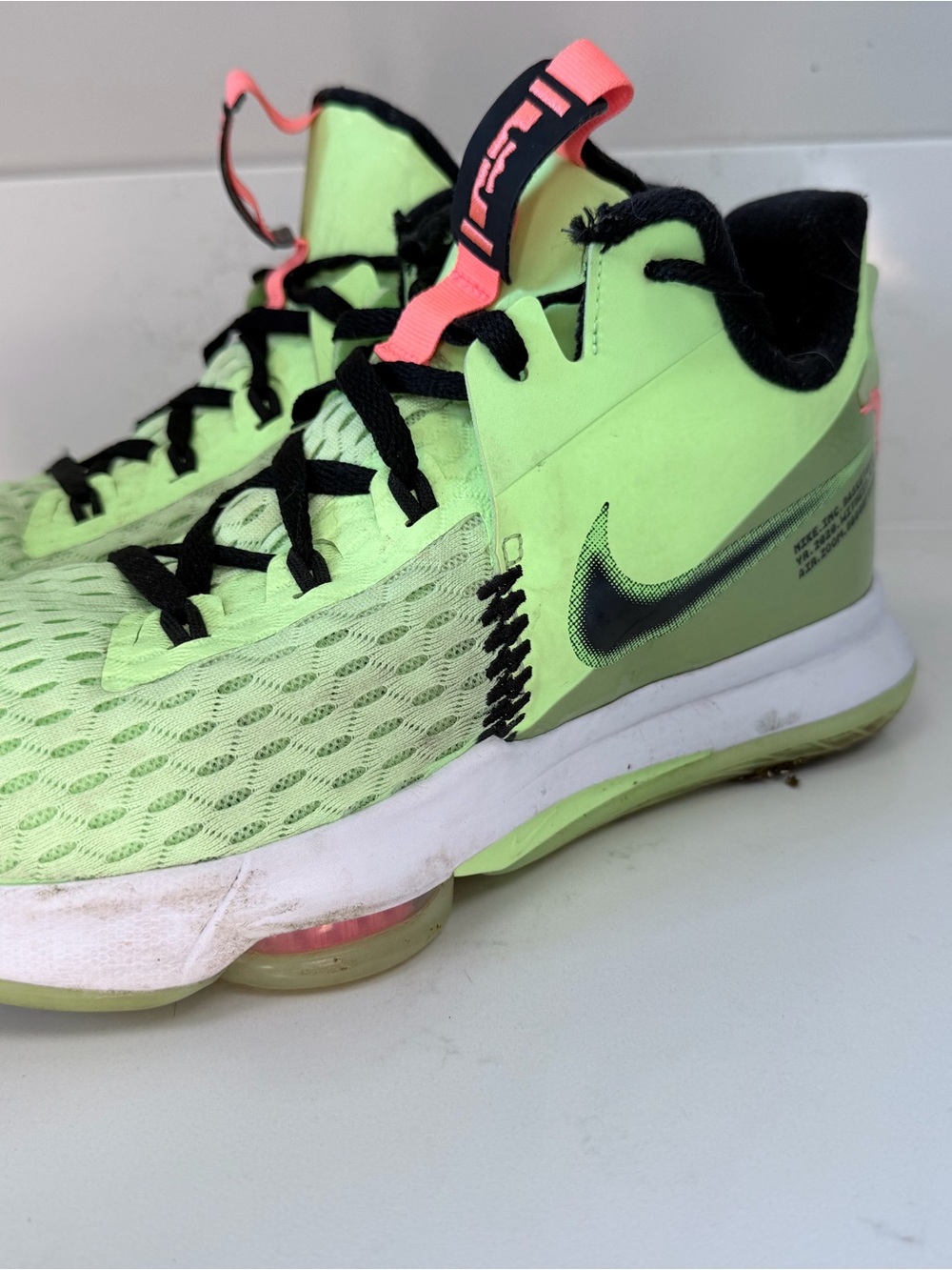Nike Air Zoom Witness V LeBron Series Basketball Shoes